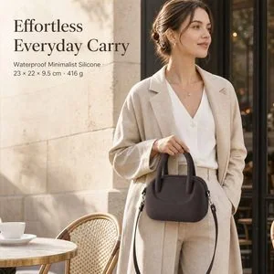 Bolso tote y bandolera de silicona — En uso